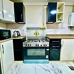 Modern 3Br Home Ideal For Families And Businesses